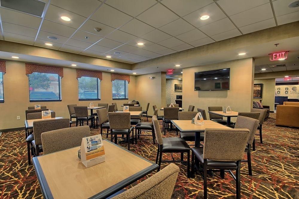 Comfort Inn & Suites Wadsworth Exteriör bild