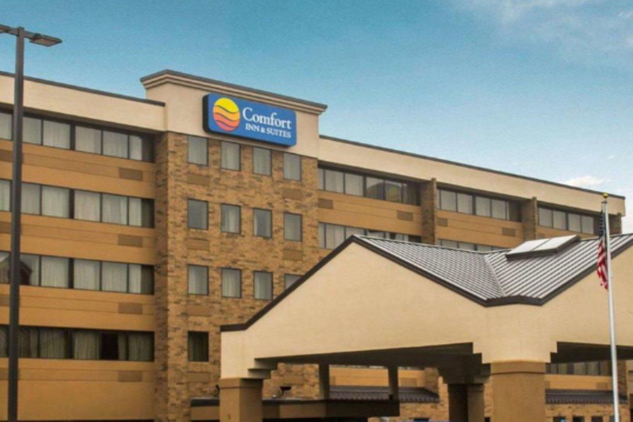 Comfort Inn & Suites Wadsworth Exteriör bild
