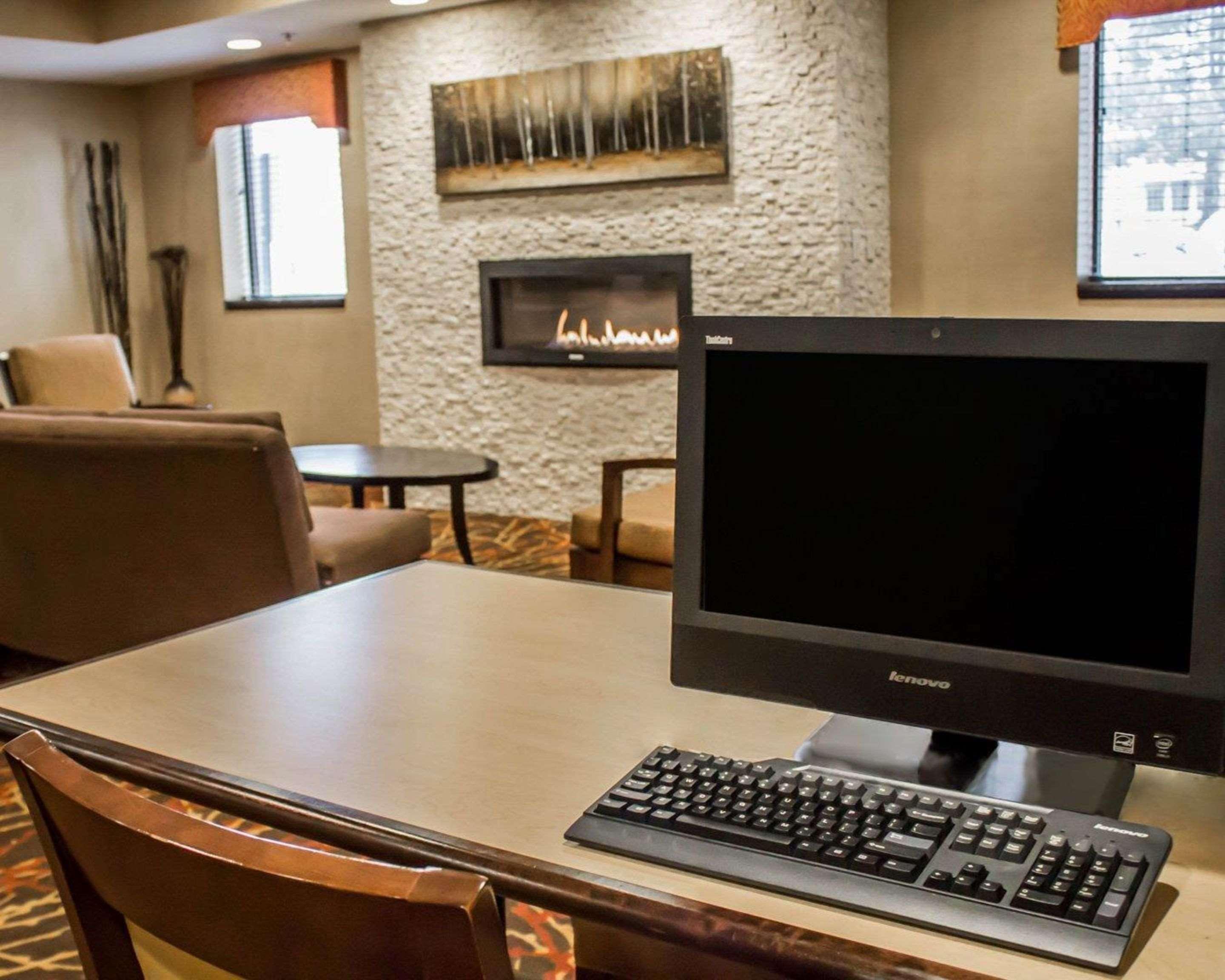 Comfort Inn & Suites Wadsworth Exteriör bild