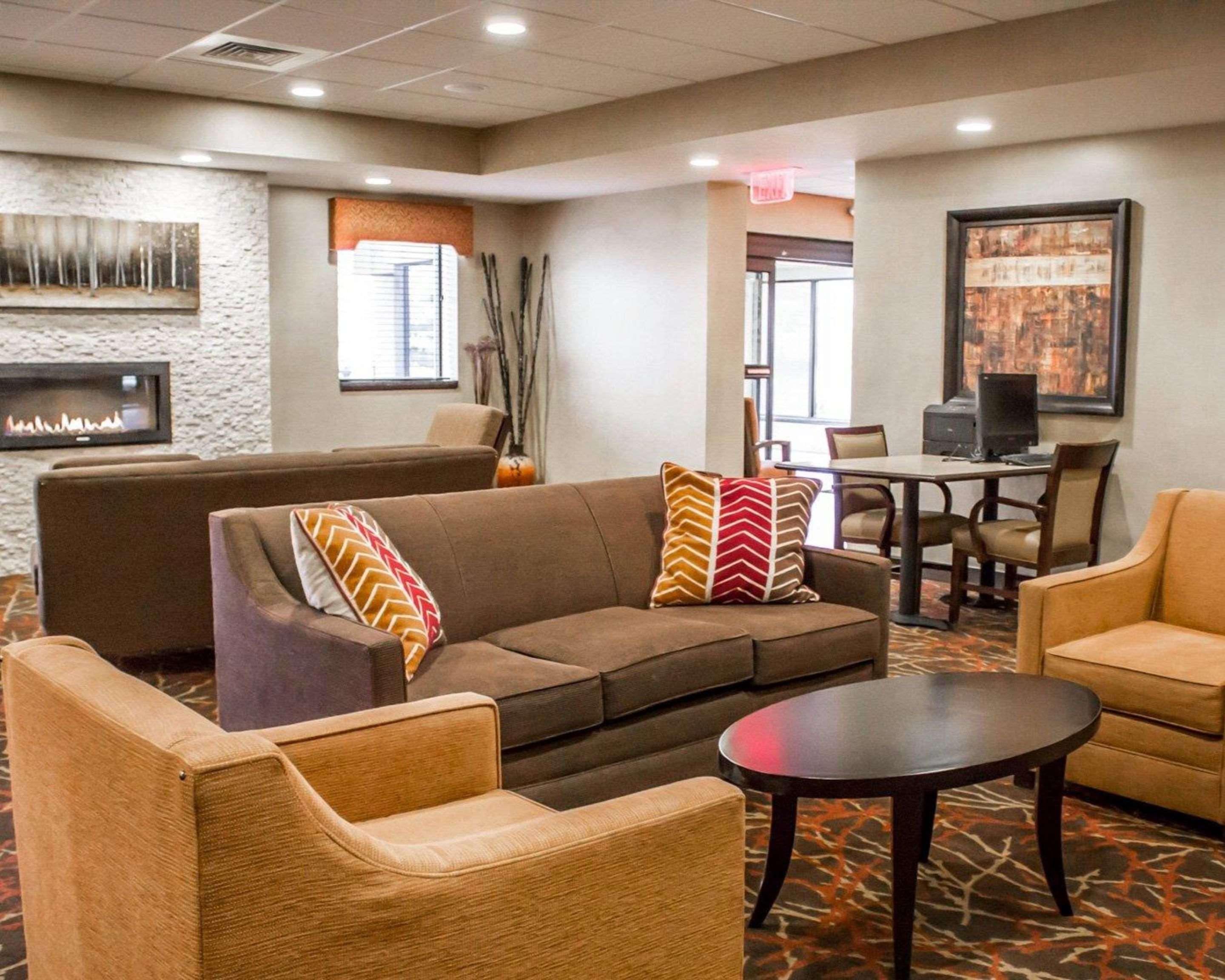 Comfort Inn & Suites Wadsworth Exteriör bild