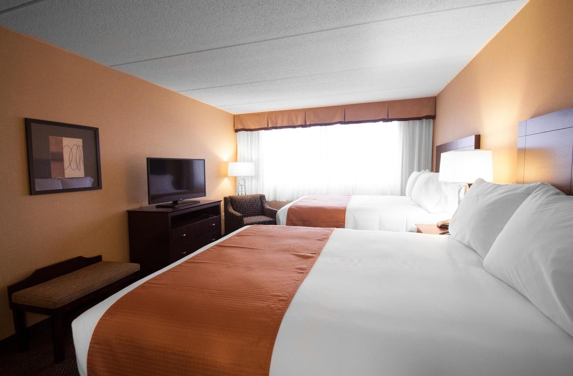 Comfort Inn & Suites Wadsworth Exteriör bild