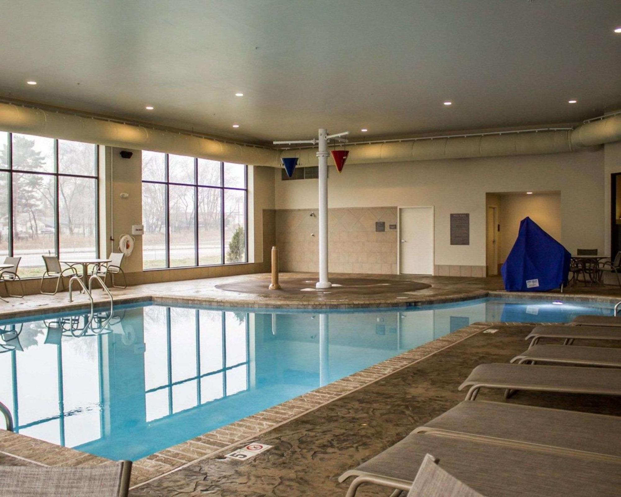 Comfort Inn & Suites Wadsworth Exteriör bild