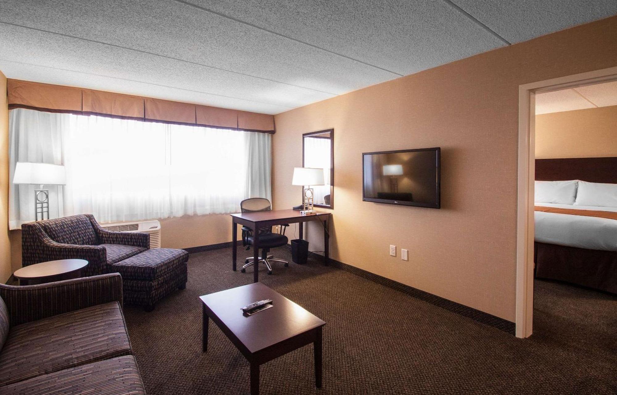 Comfort Inn & Suites Wadsworth Exteriör bild