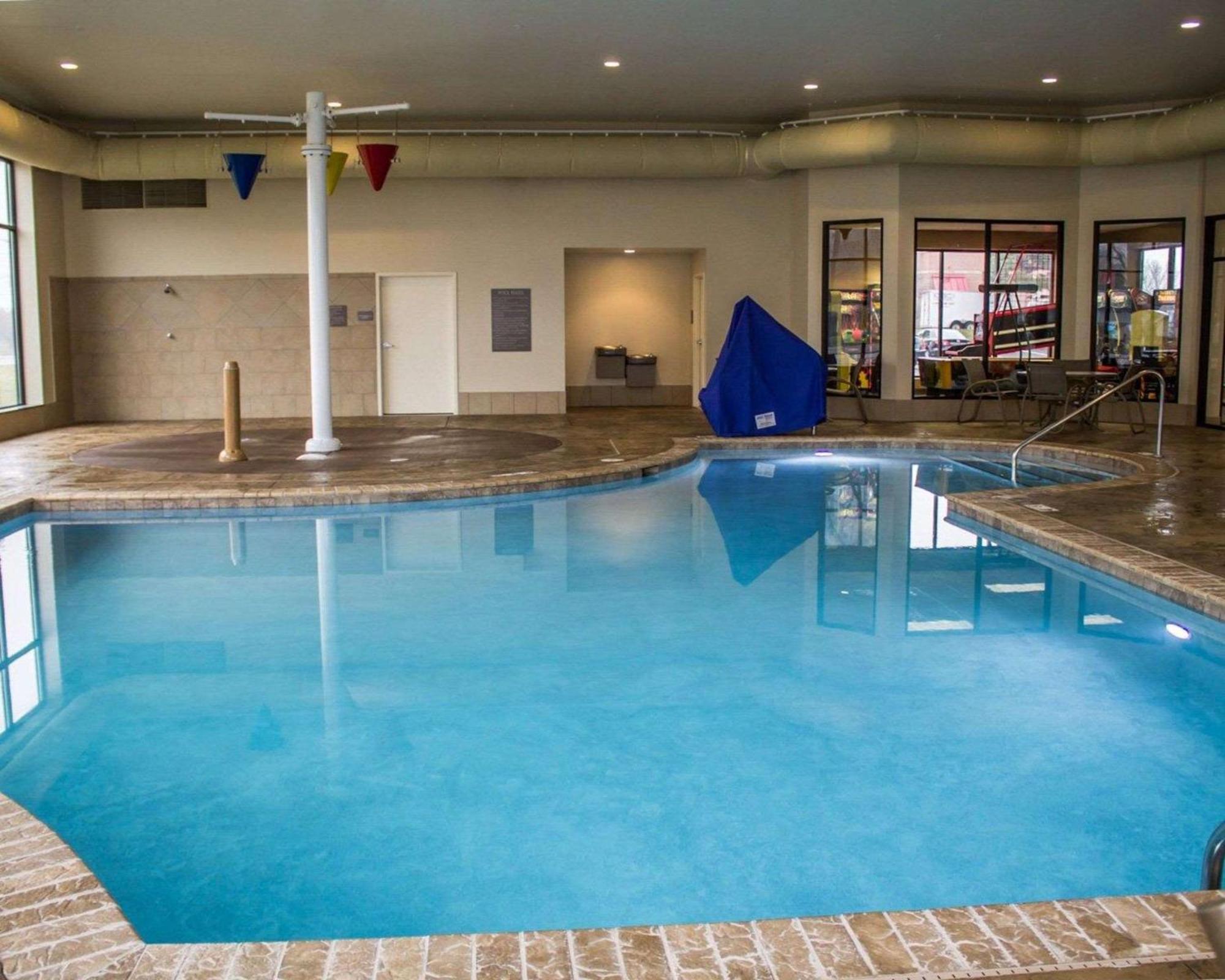 Comfort Inn & Suites Wadsworth Exteriör bild