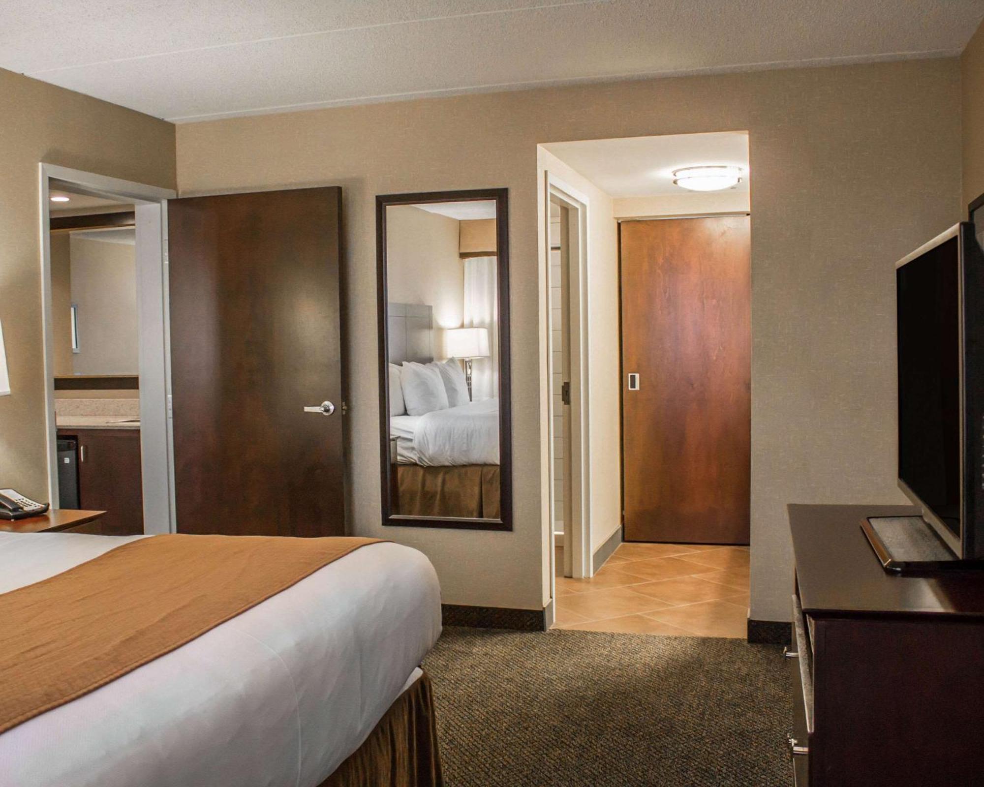 Comfort Inn & Suites Wadsworth Exteriör bild