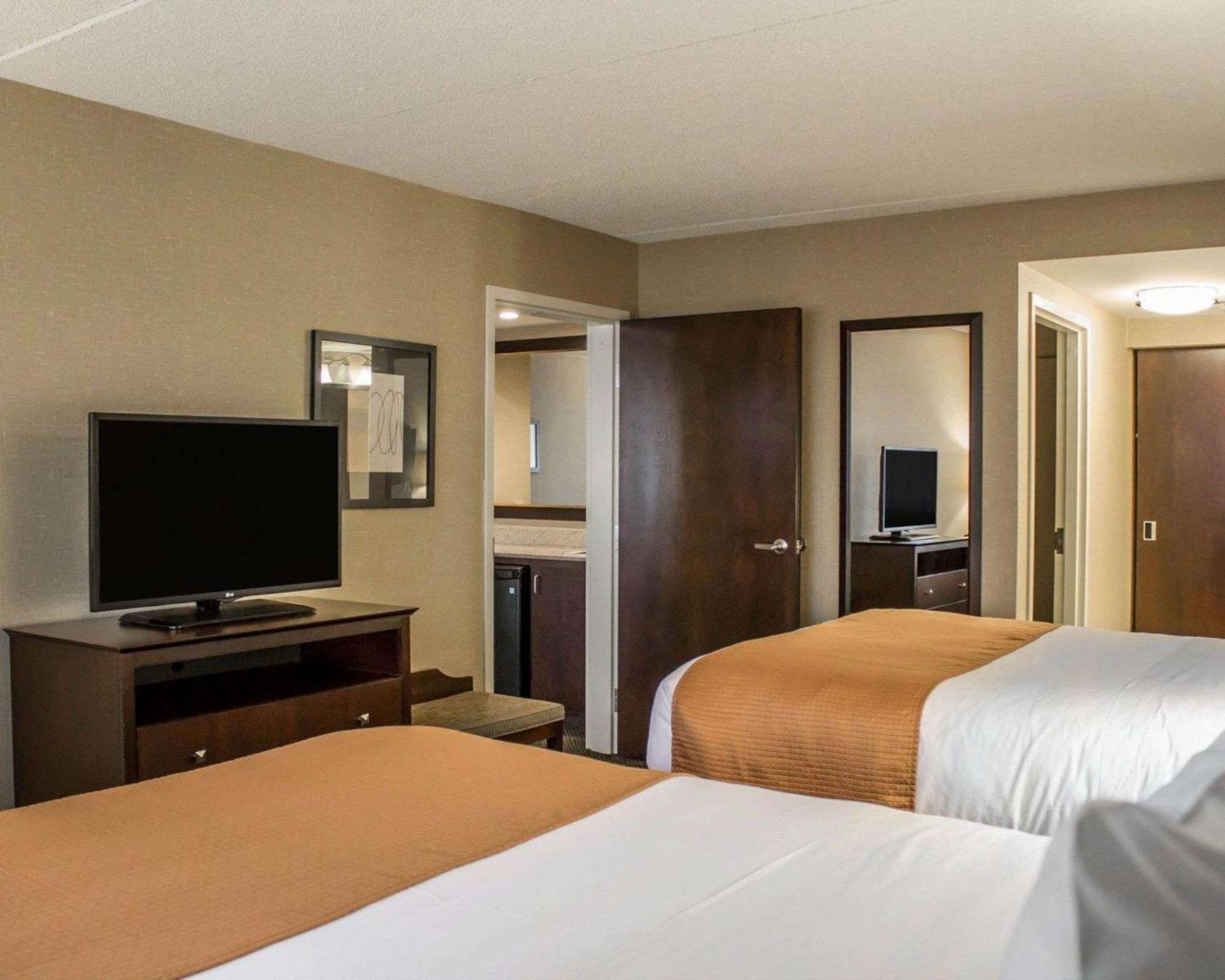 Comfort Inn & Suites Wadsworth Exteriör bild