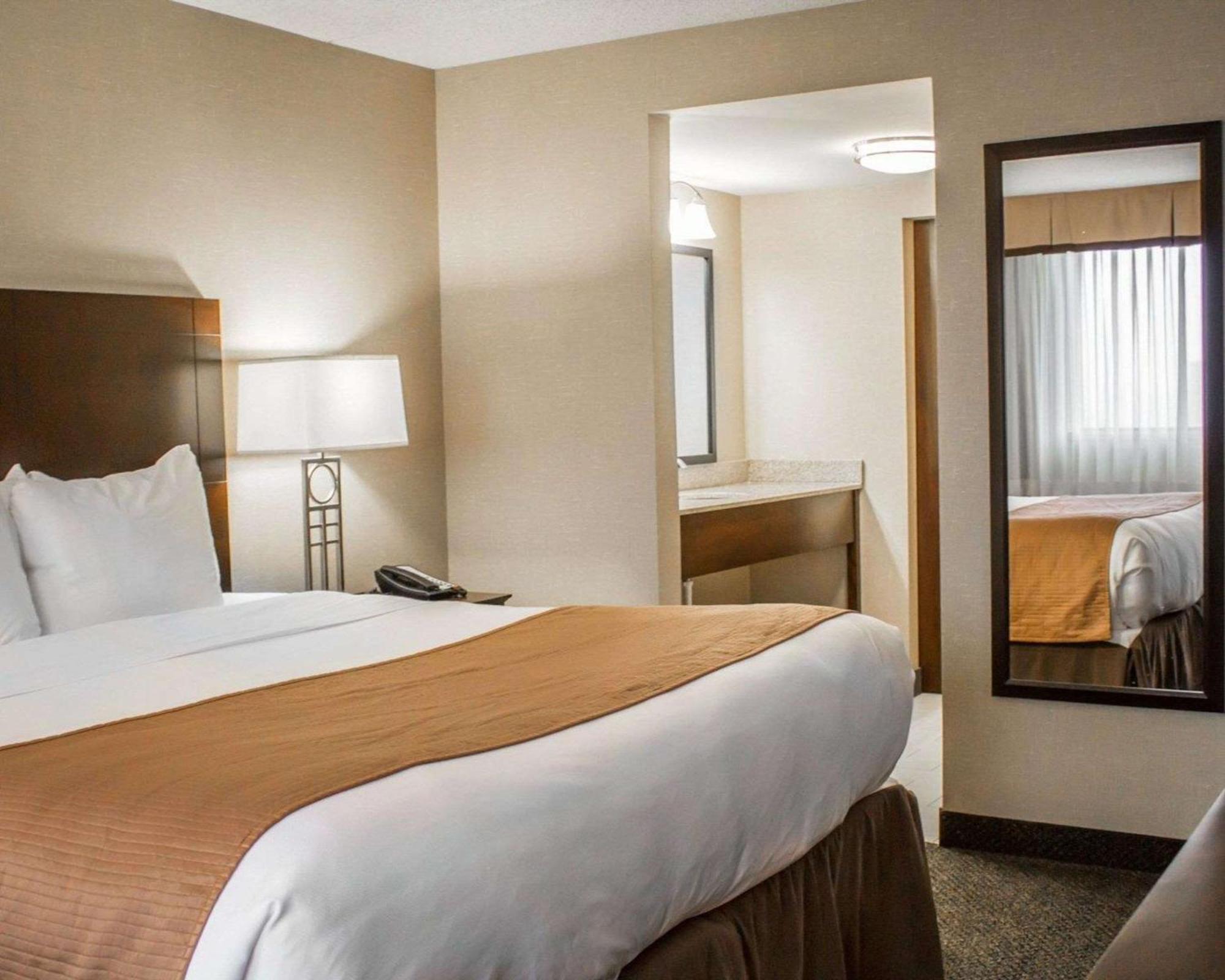 Comfort Inn & Suites Wadsworth Exteriör bild