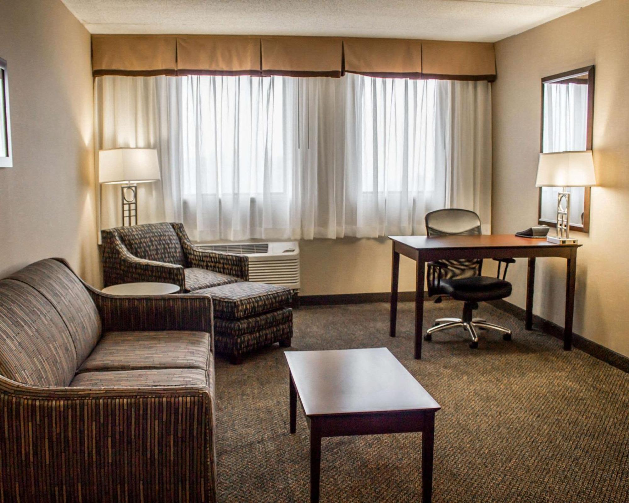 Comfort Inn & Suites Wadsworth Exteriör bild