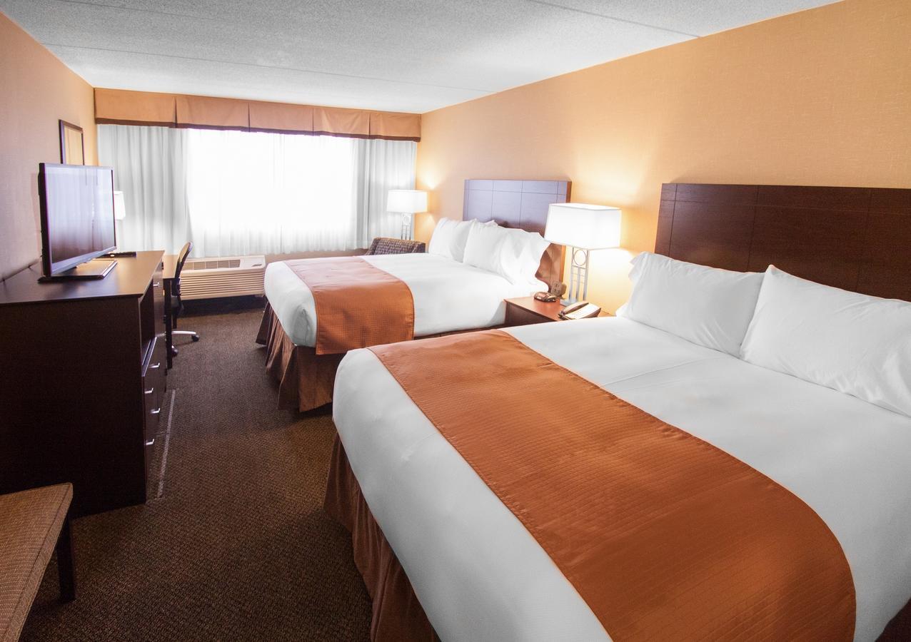 Comfort Inn & Suites Wadsworth Exteriör bild